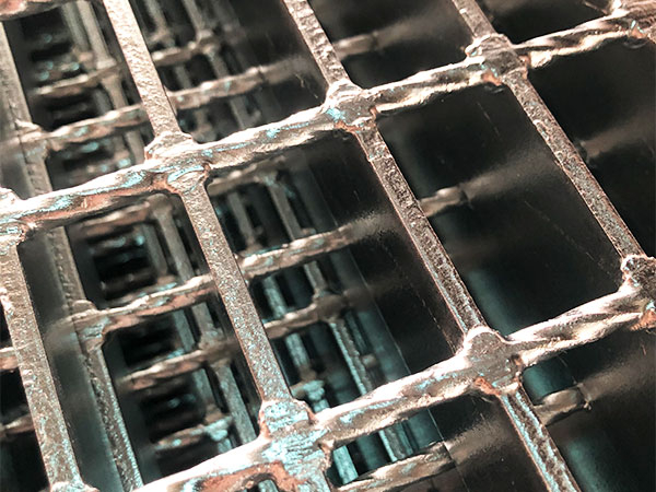 Pressure welded steel grid